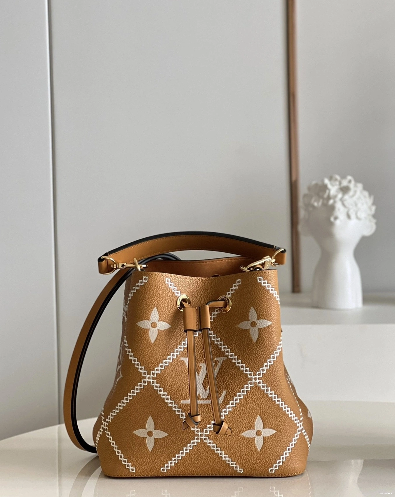 Rep ladies BB LOUIS NÉONOÉ VUITTON 0802